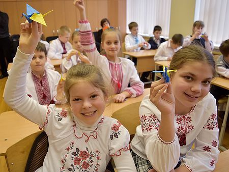 Все школы Мариуполя решили перевести на украинский язык обучения