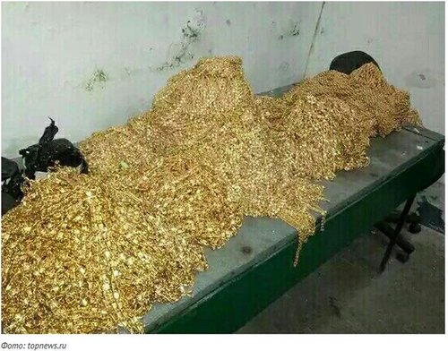 В Таджикистане у антикоррупционера нашли бункер с золотом, 19 млн долларов и 6 джипами