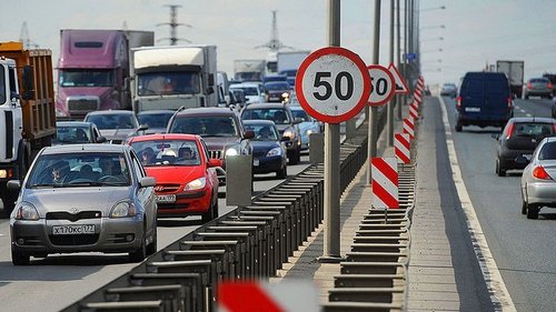 В Україні хочуть зменшити швидкість руху на дорогах міст до 50 км/год  