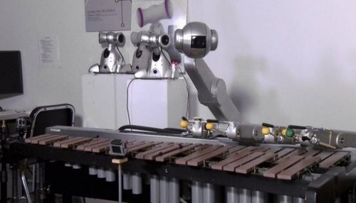 В США создали четырехрукого робота-композитора (ВИДЕО)