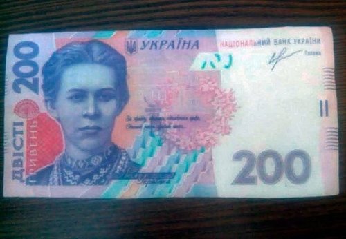 16-летние студенты сбывали распечатанные на принтере деньги номиналом 200 и 500 гривен 