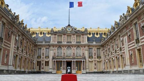 В Версаль по-королевски: зачем президент Макрон созвал Конгресс
