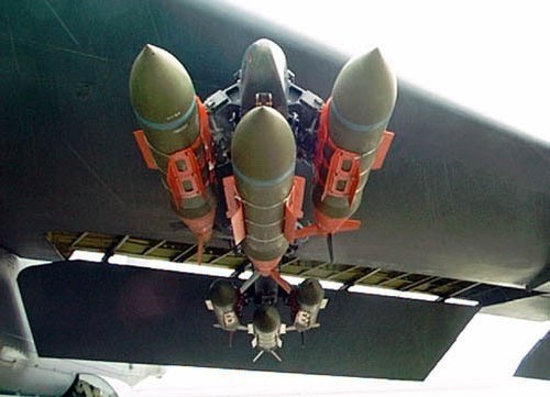 США наращивают выпуск высокоточных ракет и бомб