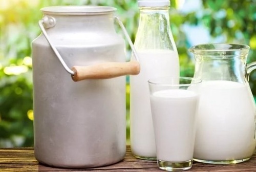 Почему вода кипит, а молоко сразу убегает