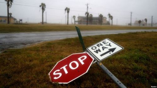 Найсильніший за десятиліття шторм вдарив по узбережжю американського штату Техас