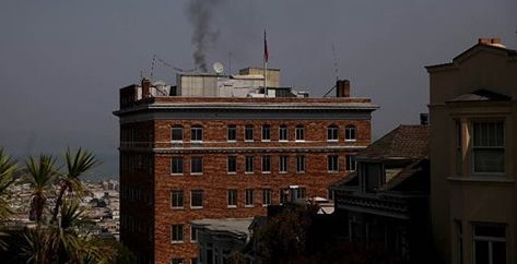 Над российским консульством в Сан-Франциско черный дым