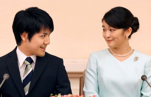 Японская принцесса Мако объявила о помолвке с простолюдином