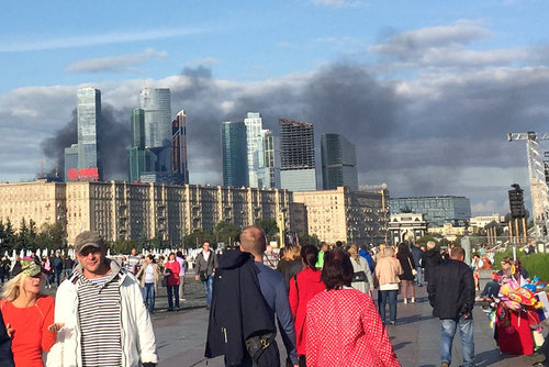 Сильный пожар рядом с деловым районом Москва-Сити