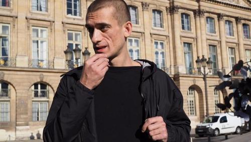 Художник Петр Павленский задержан в Париже за поджог Банка Франции