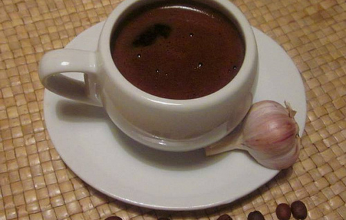 В Японии придумали рецепт "кофе" из чеснока