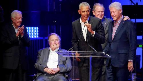 Пять экс-президентов США пришли на благотворительный концерт в Техасе