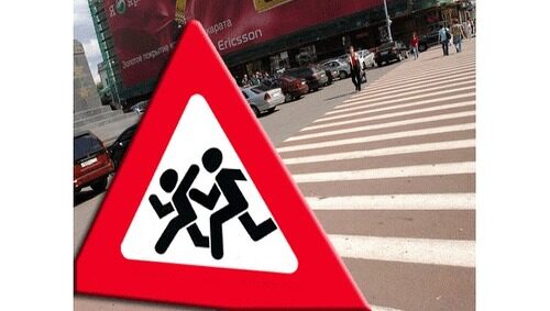 В Харькове автомобиль на "зебре" сбил двух детей и скрылся