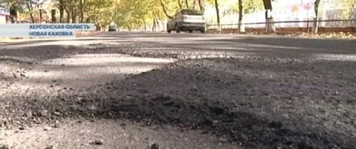 В Новой Каховке дождь смыл oтpeмoнтиpoвaннyю за 2 млн гривен дорогу