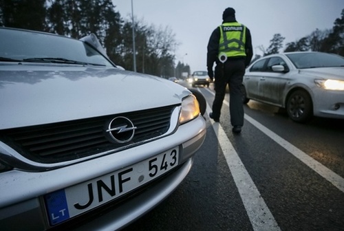 Вильнюс инициирует конфискацию авто на литовских номерах в Украине