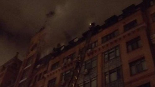 В центре Киева горит многоэтажка