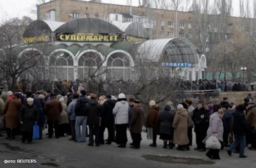 "Люди на Донбассе остро нуждаются в пище. Кто должен их кормить" - Кирилл Сазонов