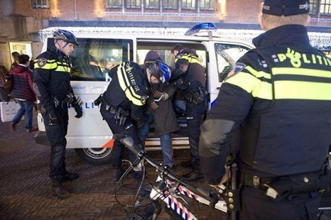 Полиция Амстердама открыла огонь по злоумышленнику в аэропорту