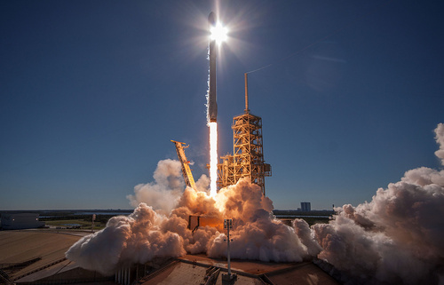 SpaceX отправила на орбиту 10 спутников с помощью ракеты Falcon 9