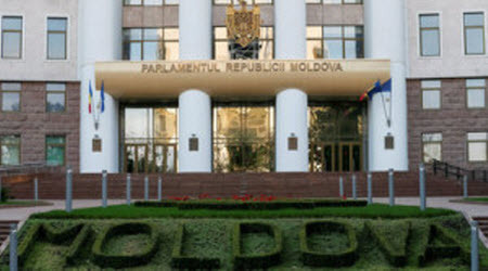 Парламент Молдовы одобрил закон, ограничивающий СМИ России