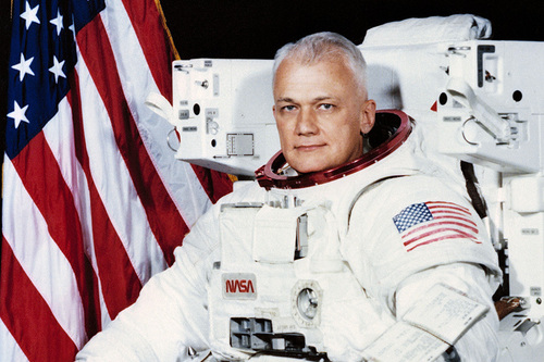 В США умер первый человек, который вышел в открытый космос без страховки (ВИДЕО)