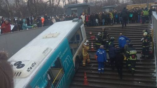 В Москве автобус въехал в подземный переход, есть жертвы (ВИДЕО)