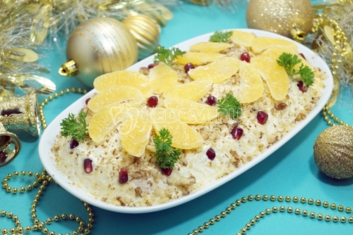 Рецепты на Новый Год «Салат с мандаринами "Голубой огонёк"»