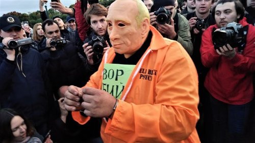 В Петербурге с ножом напали на уличного активиста Владимира Иванютенко