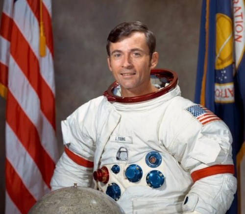 Умер, ездивший по Луне, астронавт Джон Янг