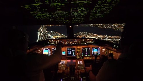 Действия пилотов при посадке самолета в одном из крупнейших аэропортов мира (ВИДЕО)
