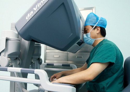 Китайские врачи проводят операции используя виртуальную реальность 