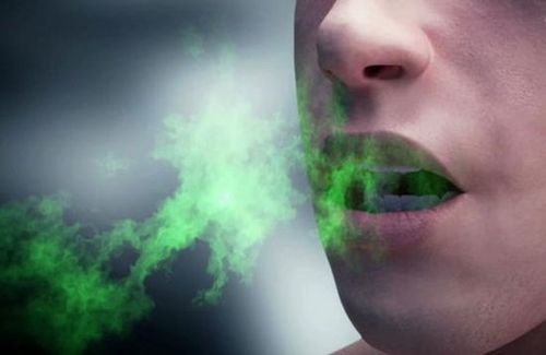 Как устранить неприятный запах изо рта