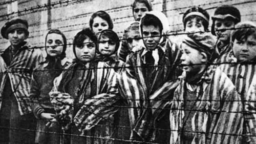 Меркель признала ответственность Германии за Холокост