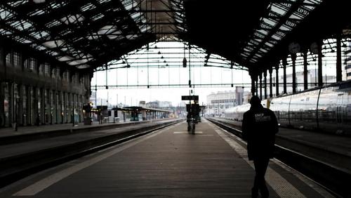 «Это ад, но я все равно с ними» — французы о забастовке поездов