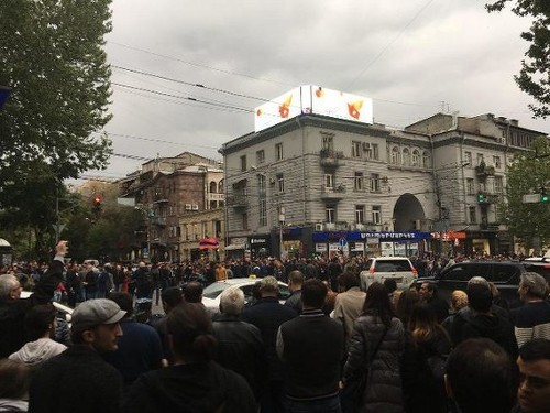 В Ереване силовики жестко разогнали манифестантов, задержав лидера протеста
