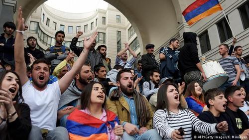 Саргсян ушел, почему же Армения никак не успокоится