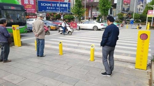 Эффективный способ борьбы с пешеходами, которые перебегают дорогу на красный свет