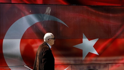 В Турции начались досрочные выборы президента и депутатов парламента
