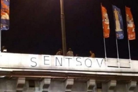 В Москве активисты ночью провели акцию поддержки Сенцова