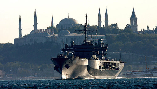 Для совместных учений с Украиной в Черное море вошел флагманский корабль ВМС США 