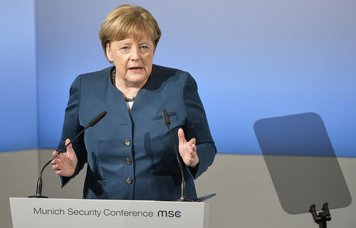 Меркель признала необходимость увеличивать оборонные расходы