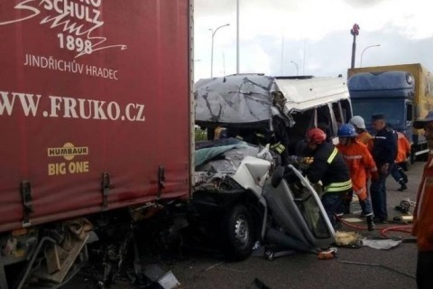 В Житомирской области столкнулись маршрутка и грузовик: 10 погибших