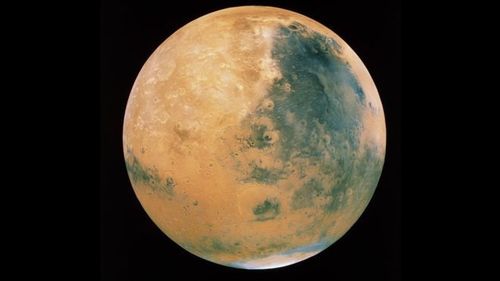 На Марсе обнаружено озеро. В нем есть вода
