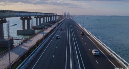 Крымский мост уже начал отделяться от оккупированного Крыма