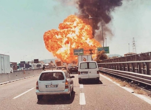 Гигантский взрыв у аэропорта Болоньи