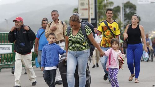 Судья в Бразилии приказал закрыть границу для голодных венесуэльских иммигрантов