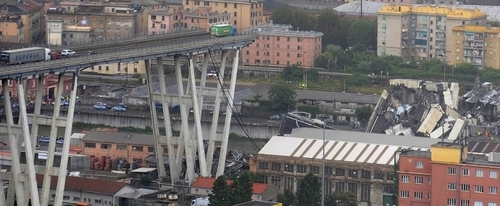 Обрушение моста в Генуе: число погибших растет