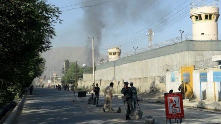 В Кабуле боевики атаковали президентский дворец и захватили в заложники 200 человек