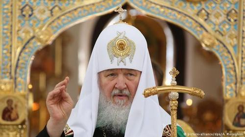 Незримый бой патриарха Кирилла с Петром Порошенко