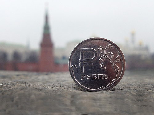 Обвал рубля — курс доллара в РФ больше 70
