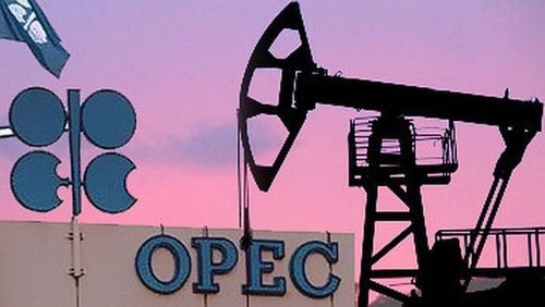 Страны ОПЕК+ обсуждают увеличение добычи нефти